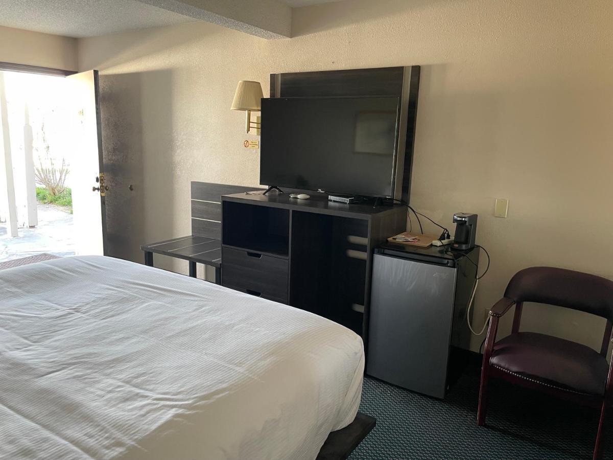 Osawatomie Landmark Inn מראה חיצוני תמונה